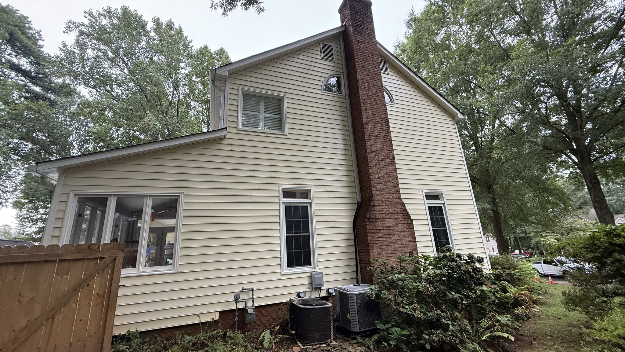 home without mildew after house soft wash service by Bluewhale Powerwash in Charlotte