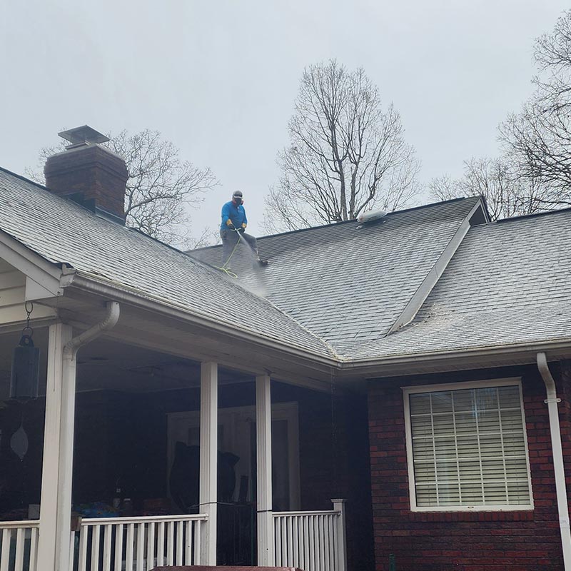 roof-cleaning